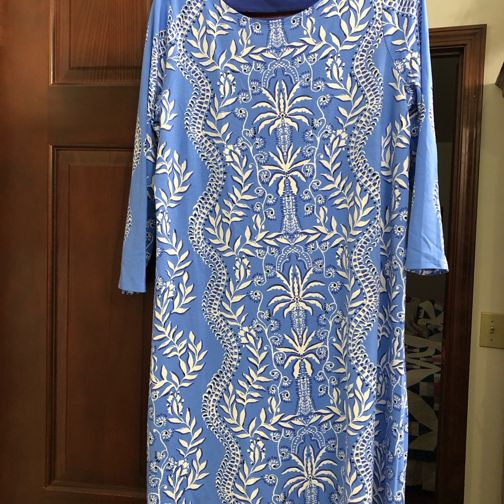Lilly Pulitzer NWT SIZE L  Abaco blue have it both rays.  Pet friendly house